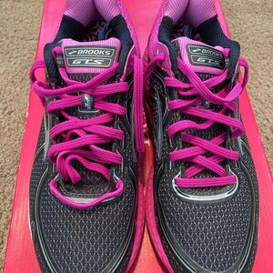 Brooks GTS 16 1202031B065 Size 9